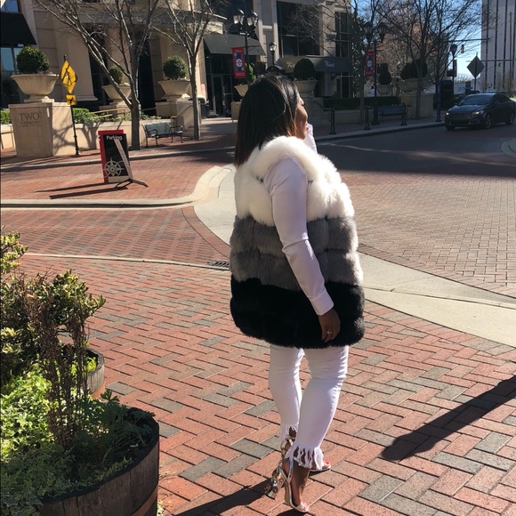 Faux Fur Vest - Picture 2 of 3